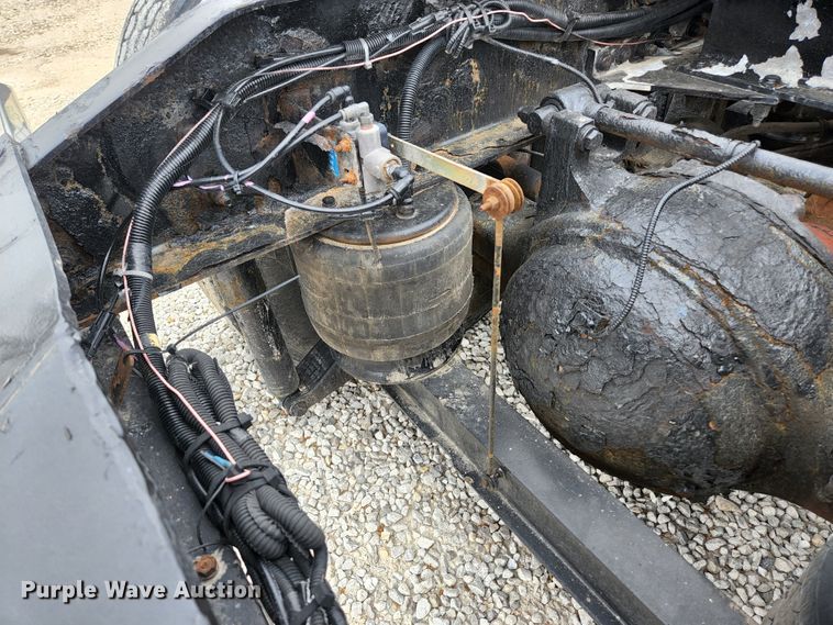 image for item JM9113 2009 Peterbilt 386  semi truck