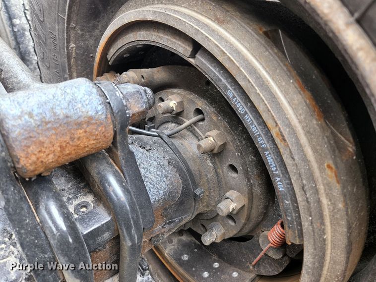 image for item JM9113 2009 Peterbilt 386  semi truck