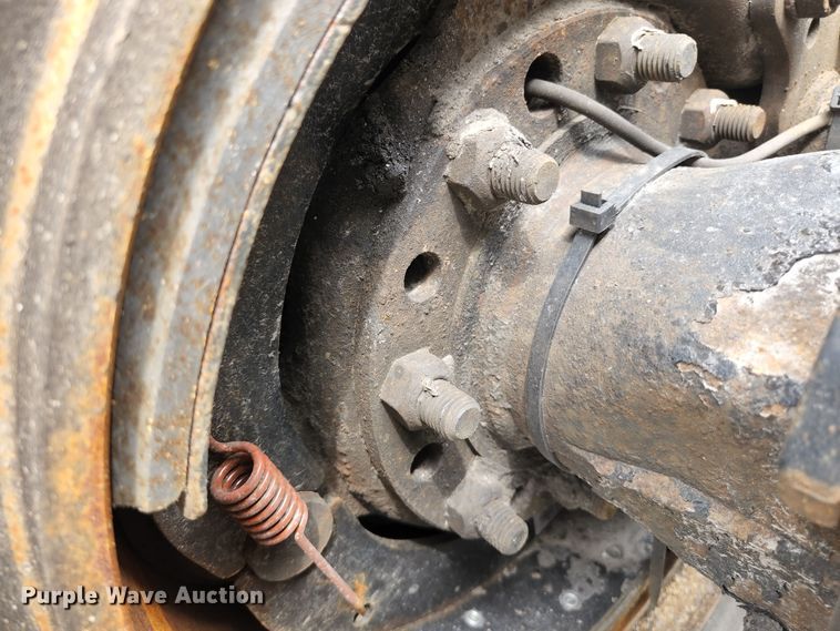 image for item JM9113 2009 Peterbilt 386  semi truck