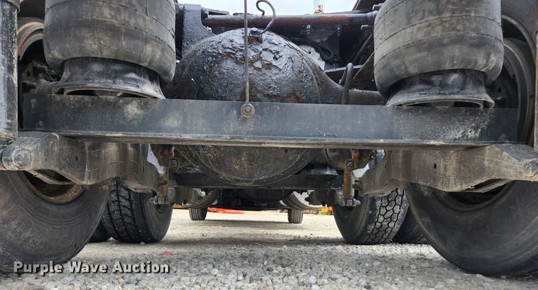 image for item JM9113 2009 Peterbilt 386  semi truck