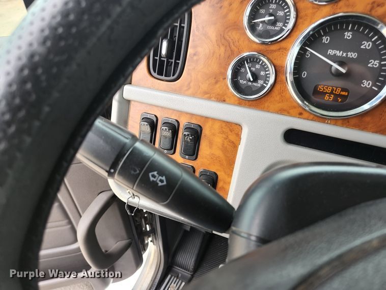 image for item JM9113 2009 Peterbilt 386  semi truck