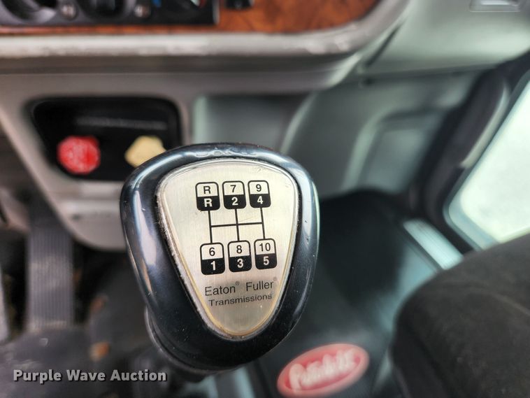 image for item JM9113 2009 Peterbilt 386  semi truck