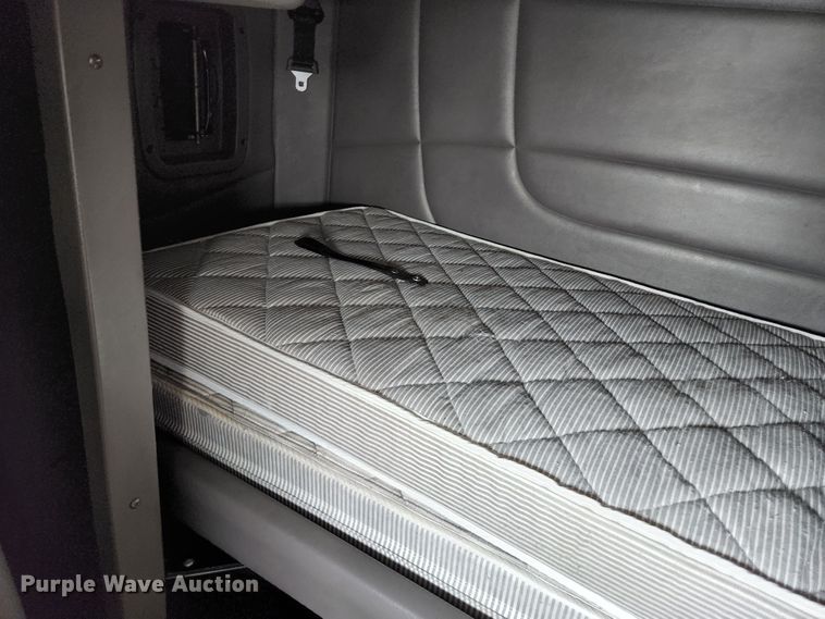 image for item JM9113 2009 Peterbilt 386  semi truck