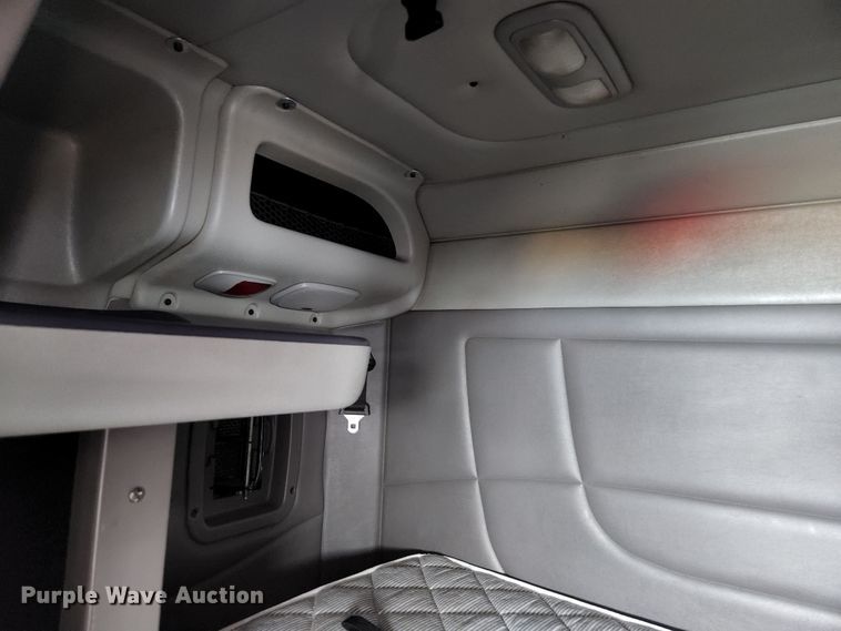 image for item JM9113 2009 Peterbilt 386  semi truck