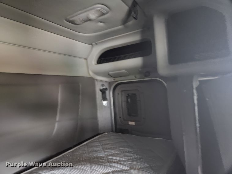 image for item JM9113 2009 Peterbilt 386  semi truck