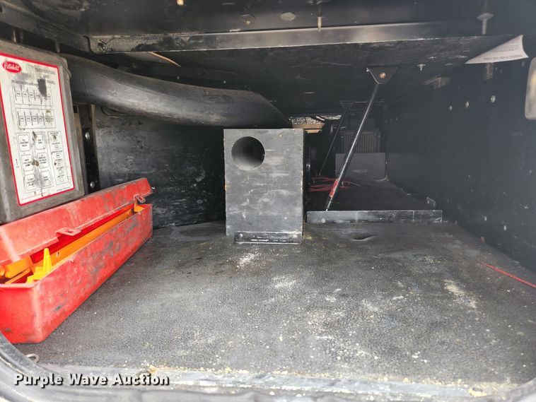 image for item JM9113 2009 Peterbilt 386  semi truck