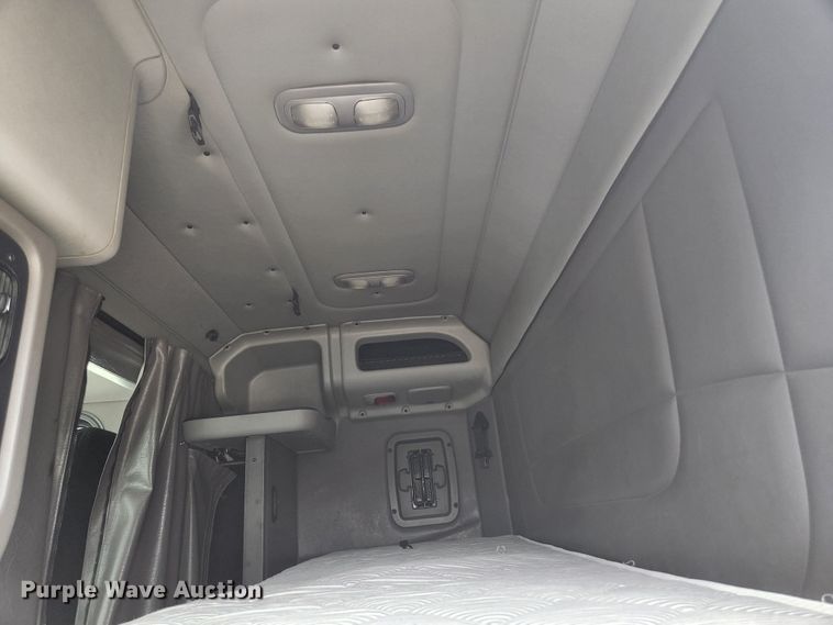 image for item JM9113 2009 Peterbilt 386  semi truck