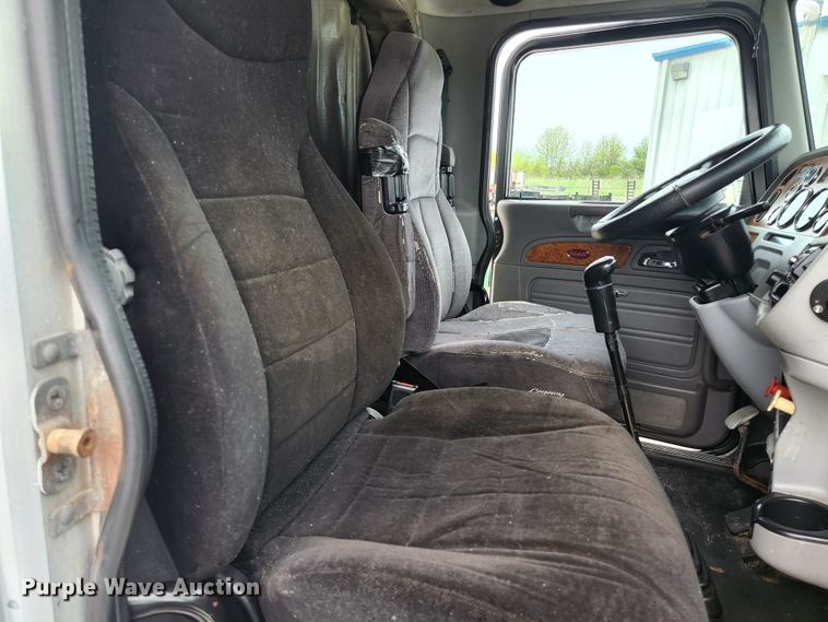 image for item JM9113 2009 Peterbilt 386  semi truck