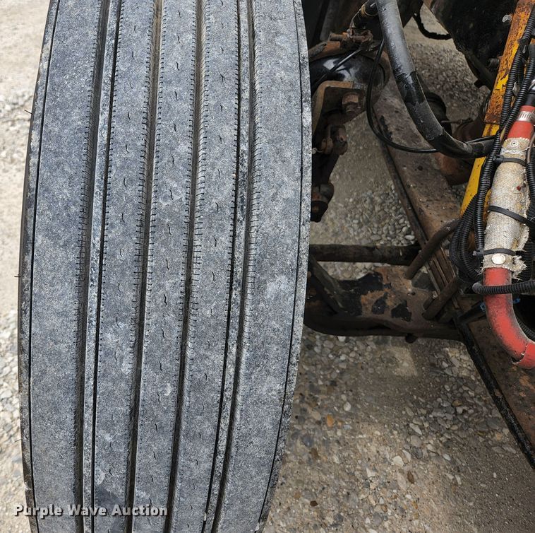 image for item JM9113 2009 Peterbilt 386  semi truck