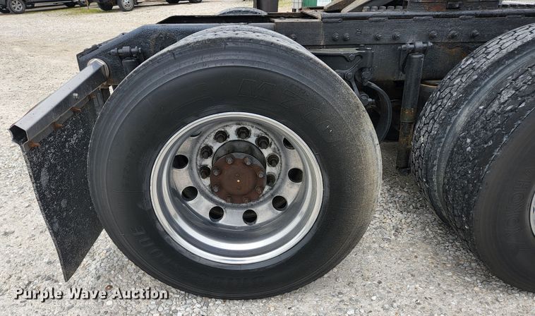 image for item JM9113 2009 Peterbilt 386  semi truck