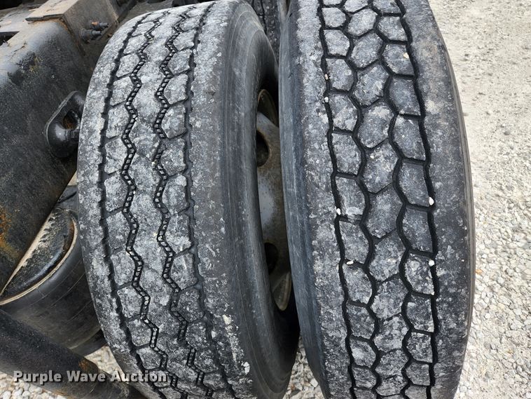 image for item JM9113 2009 Peterbilt 386  semi truck