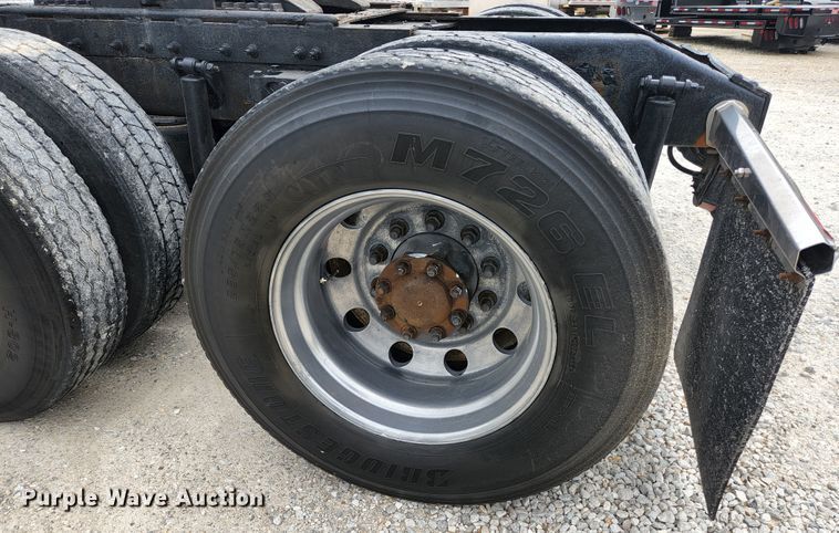 image for item JM9113 2009 Peterbilt 386  semi truck