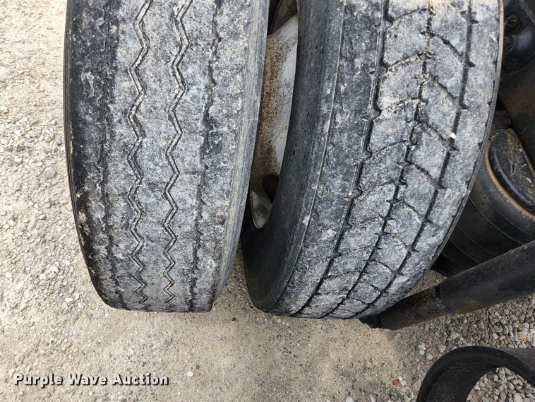 image for item JM9113 2009 Peterbilt 386  semi truck