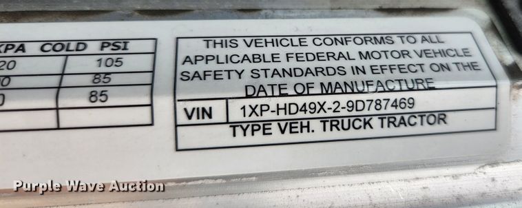 image for item JM9113 2009 Peterbilt 386  semi truck