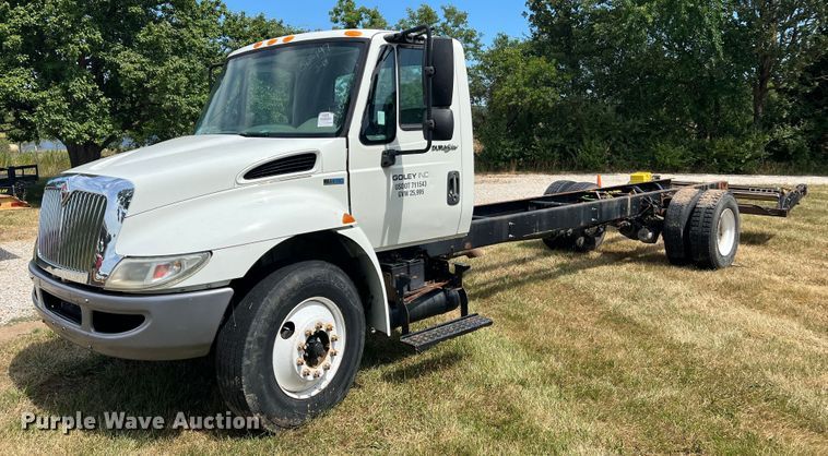 image for item JM9239 2013 International DuraStar 4300  truck cab and chassis