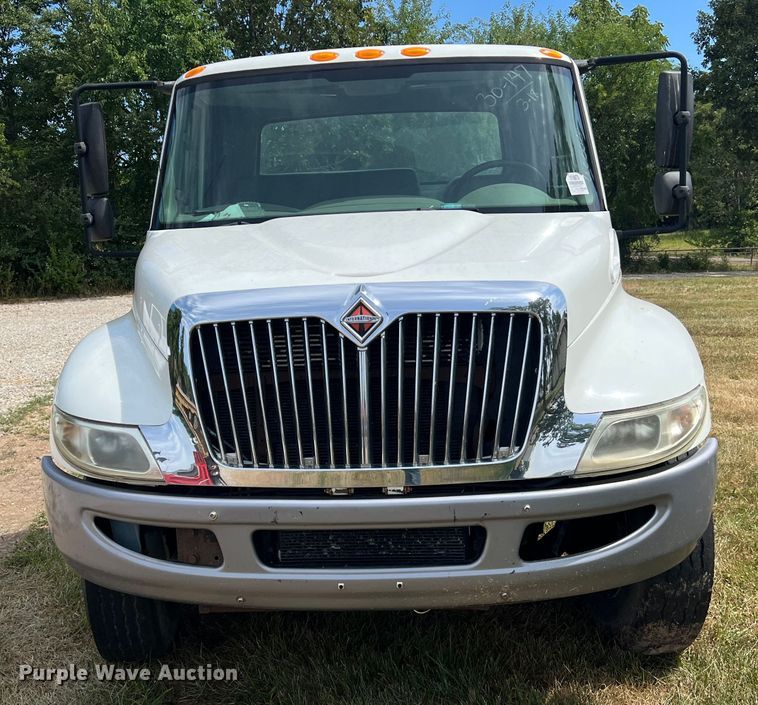 image for item JM9239 2013 International DuraStar 4300  truck cab and chassis