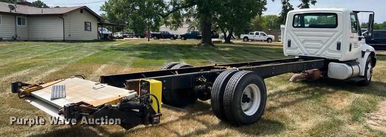 image for item JM9239 2013 International DuraStar 4300  truck cab and chassis