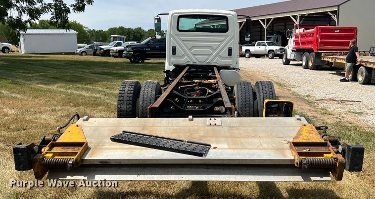 image for item JM9239 2013 International DuraStar 4300  truck cab and chassis