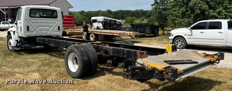 image for item JM9239 2013 International DuraStar 4300  truck cab and chassis