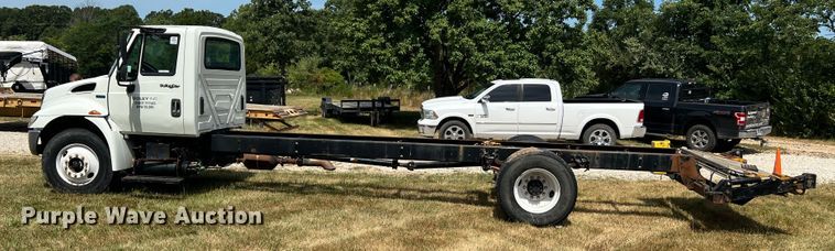 image for item JM9239 2013 International DuraStar 4300  truck cab and chassis