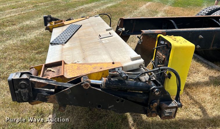 image for item JM9239 2013 International DuraStar 4300  truck cab and chassis