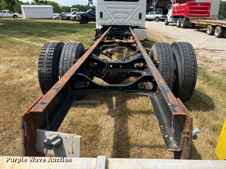 image for item JM9239 2013 International DuraStar 4300  truck cab and chassis