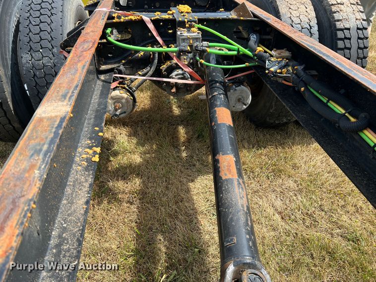 image for item JM9239 2013 International DuraStar 4300  truck cab and chassis