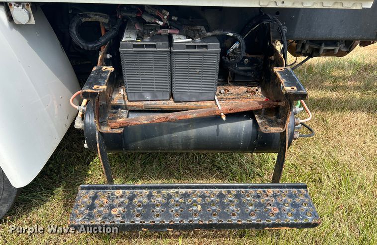 image for item JM9239 2013 International DuraStar 4300  truck cab and chassis