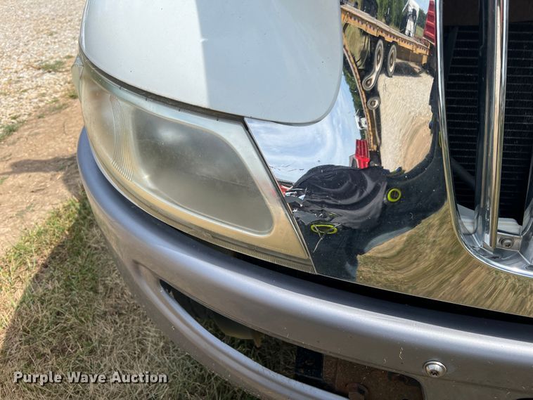 image for item JM9239 2013 International DuraStar 4300  truck cab and chassis