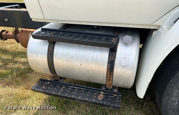 image for item JM9239 2013 International DuraStar 4300  truck cab and chassis