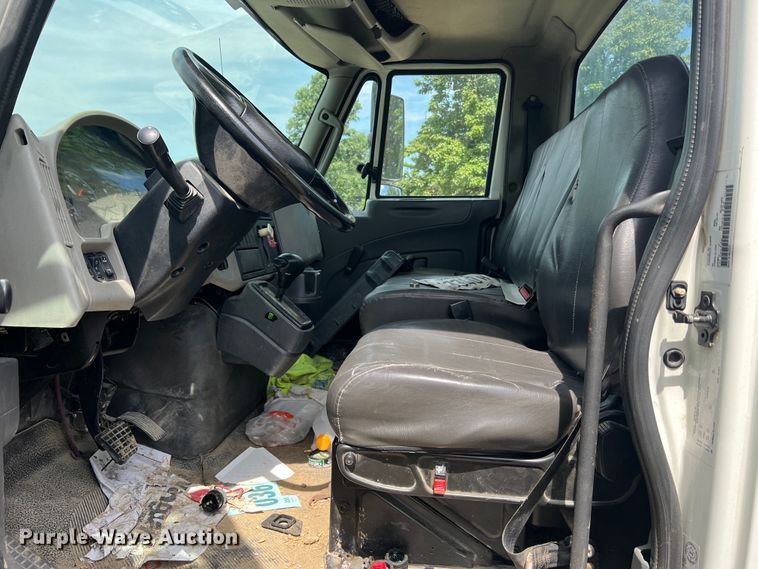 image for item JM9239 2013 International DuraStar 4300  truck cab and chassis