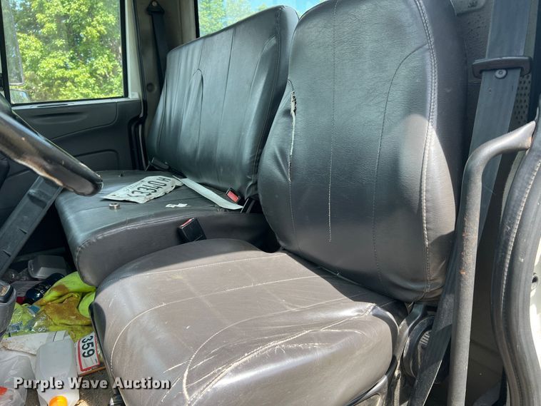 image for item JM9239 2013 International DuraStar 4300  truck cab and chassis