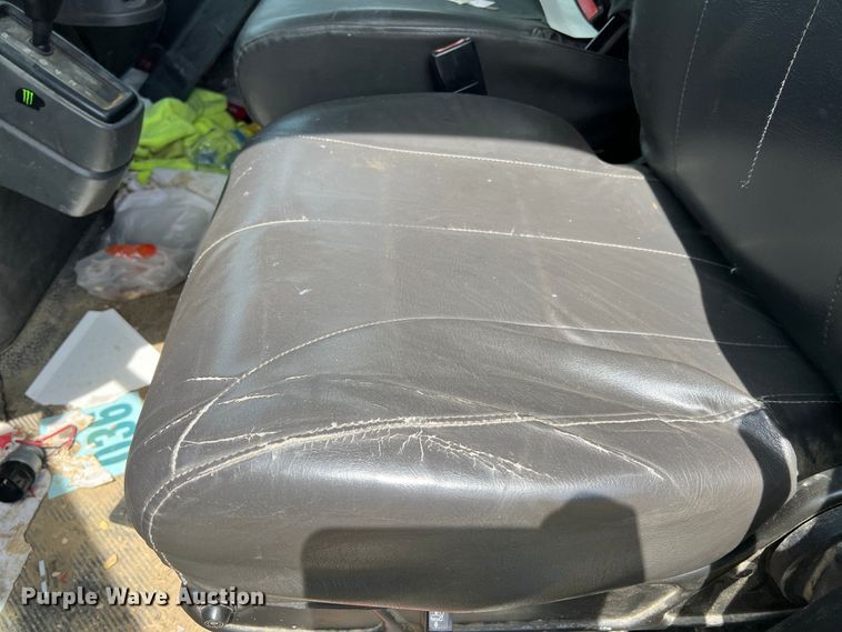 image for item JM9239 2013 International DuraStar 4300  truck cab and chassis