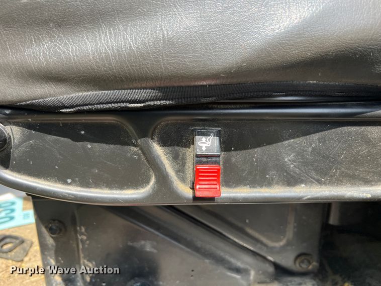 image for item JM9239 2013 International DuraStar 4300  truck cab and chassis