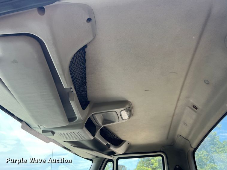 image for item JM9239 2013 International DuraStar 4300  truck cab and chassis