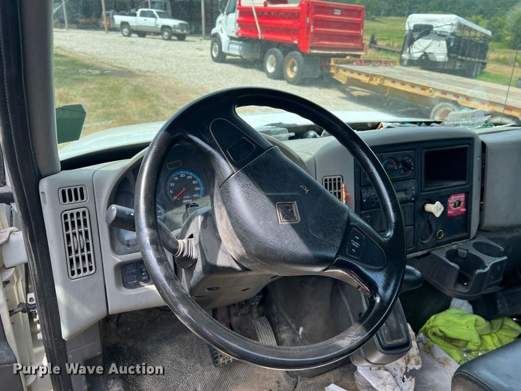 image for item JM9239 2013 International DuraStar 4300  truck cab and chassis