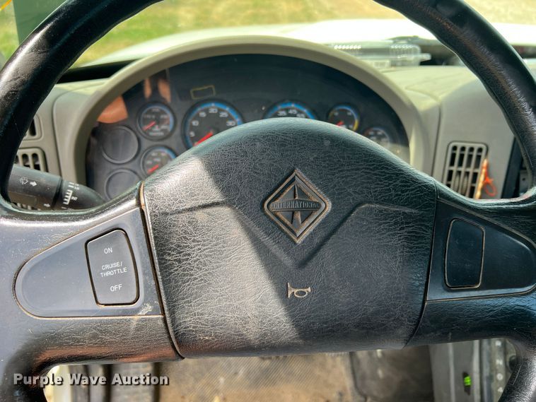 image for item JM9239 2013 International DuraStar 4300  truck cab and chassis