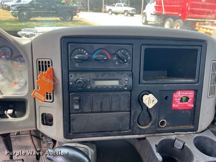 image for item JM9239 2013 International DuraStar 4300  truck cab and chassis