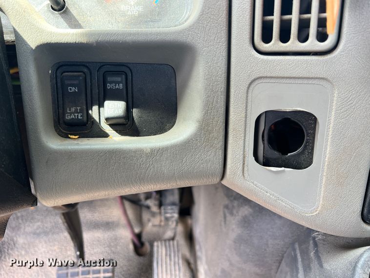 image for item JM9239 2013 International DuraStar 4300  truck cab and chassis