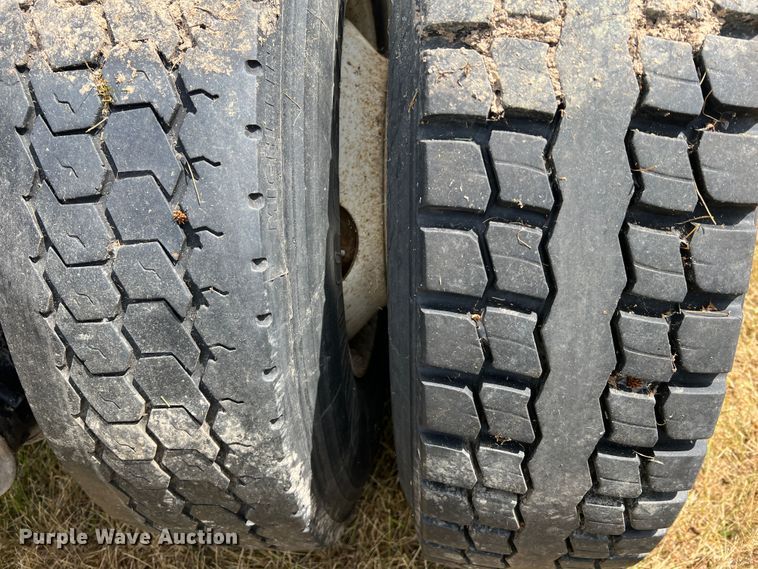 image for item JM9239 2013 International DuraStar 4300  truck cab and chassis