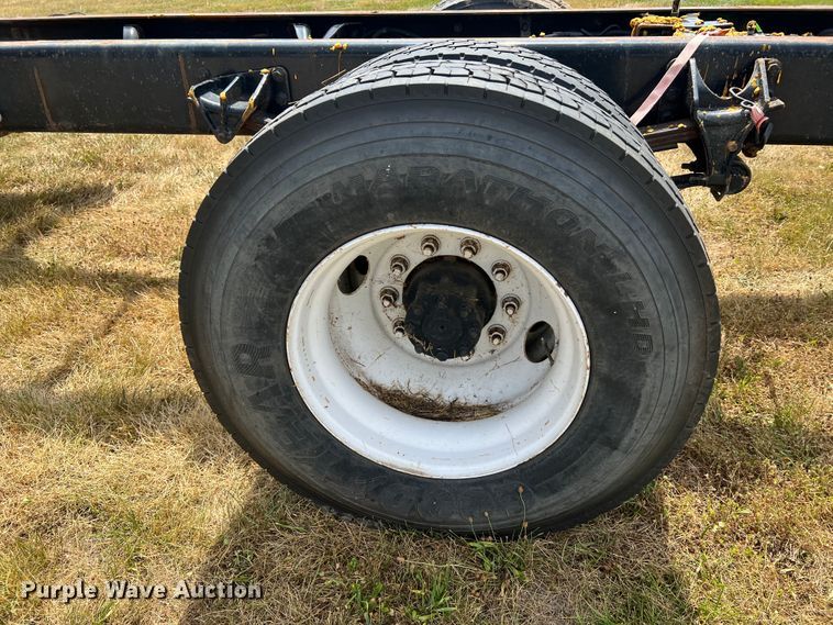 image for item JM9239 2013 International DuraStar 4300  truck cab and chassis