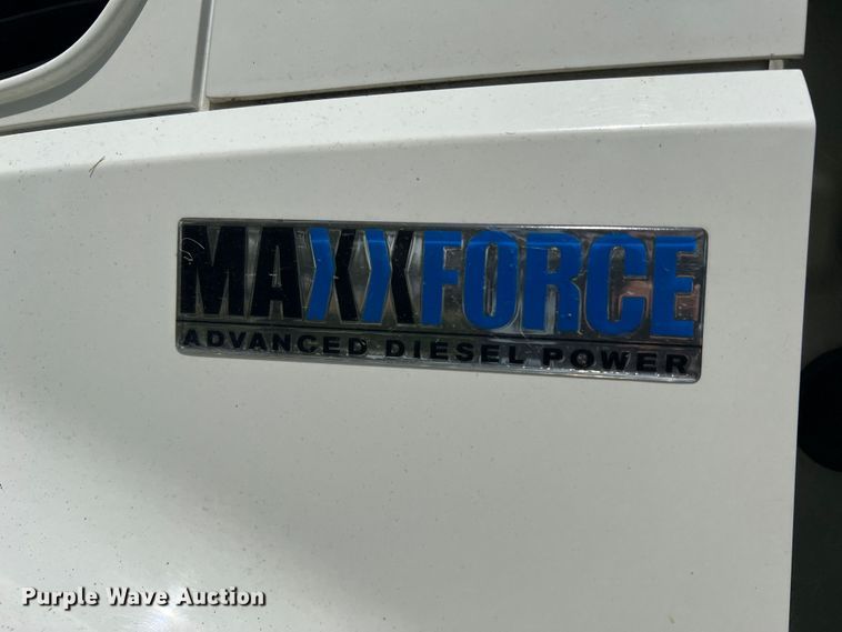 image for item JM9239 2013 International DuraStar 4300  truck cab and chassis