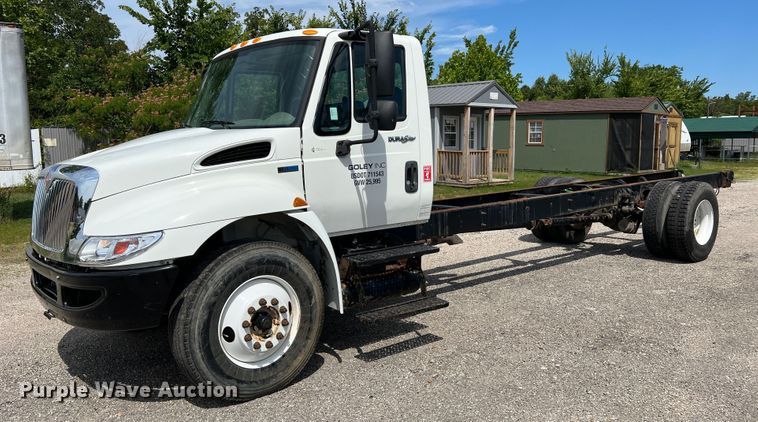 image for item JM9240 2013 International DuraStar 4300  truck cab and chassis