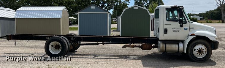 image for item JM9240 2013 International DuraStar 4300  truck cab and chassis