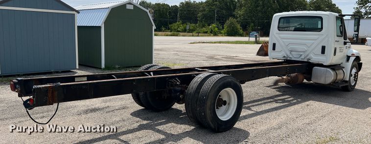 image for item JM9240 2013 International DuraStar 4300  truck cab and chassis