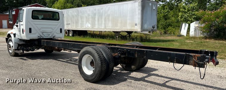 image for item JM9240 2013 International DuraStar 4300  truck cab and chassis