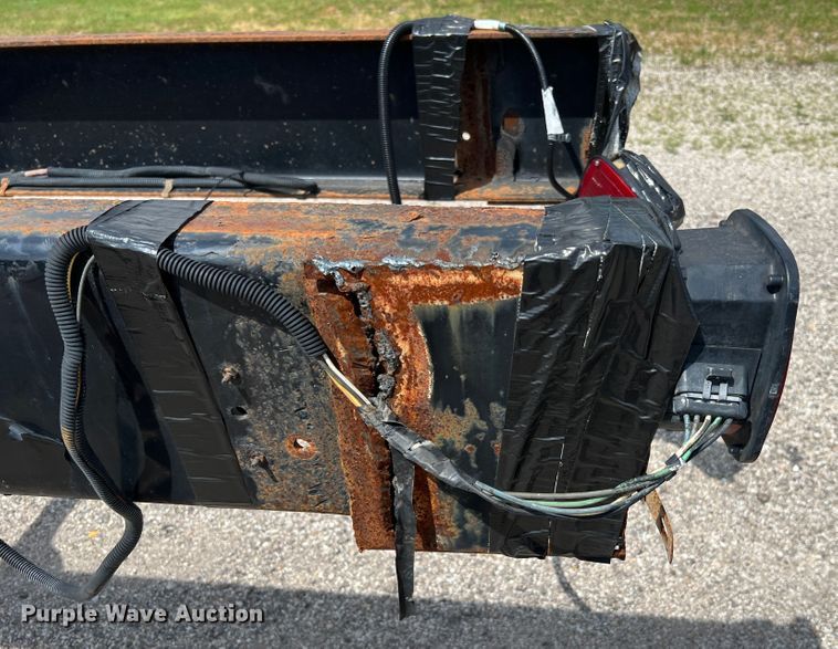 image for item JM9240 2013 International DuraStar 4300  truck cab and chassis