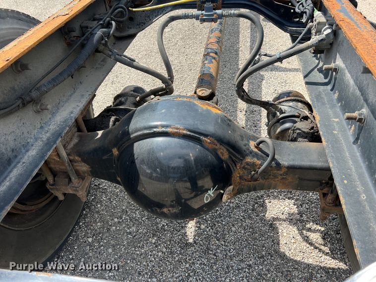 image for item JM9240 2013 International DuraStar 4300  truck cab and chassis