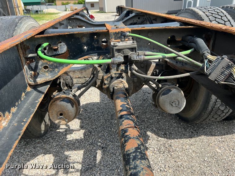 image for item JM9240 2013 International DuraStar 4300  truck cab and chassis