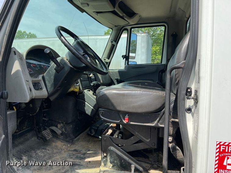 image for item JM9240 2013 International DuraStar 4300  truck cab and chassis